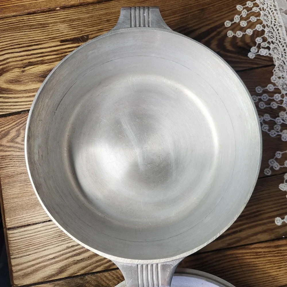 Vintage‎ Magnalite GHC 3qt dutch oven with trivet